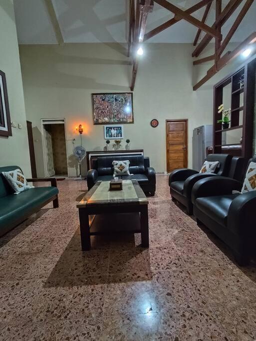 Niki Mawon Homestay Kejayan Exterior photo